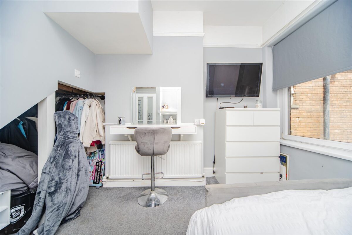 Charles Place, Barry