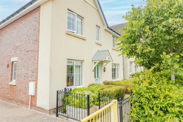 Crib Y Sianel, Rhoose, Barry