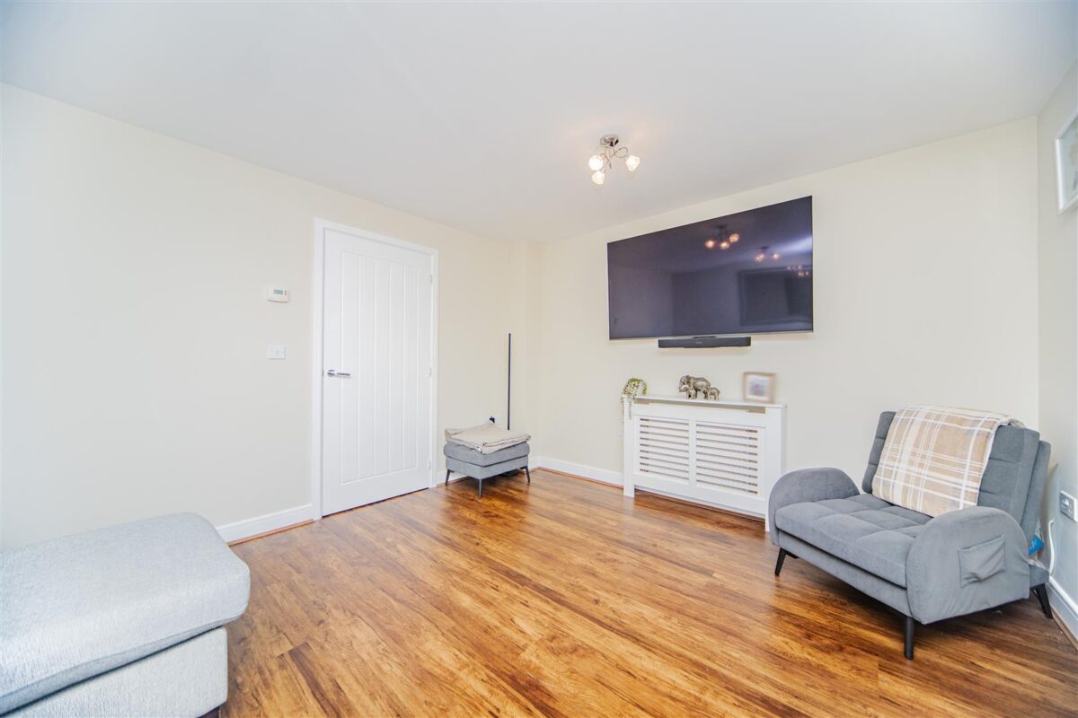 Ffordd Y Mileniwm, Barry