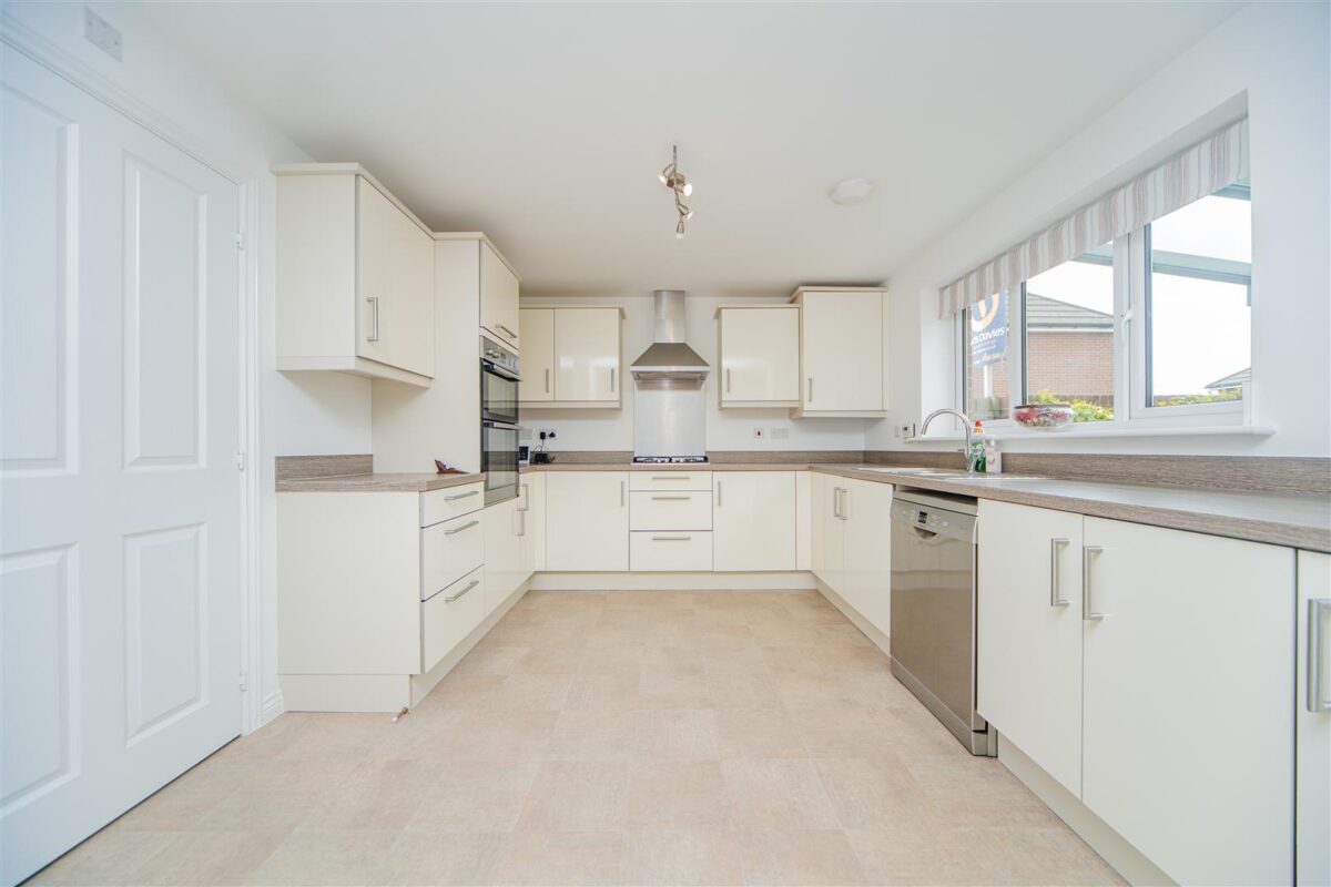 Crib Y Sianel, Rhoose, Barry