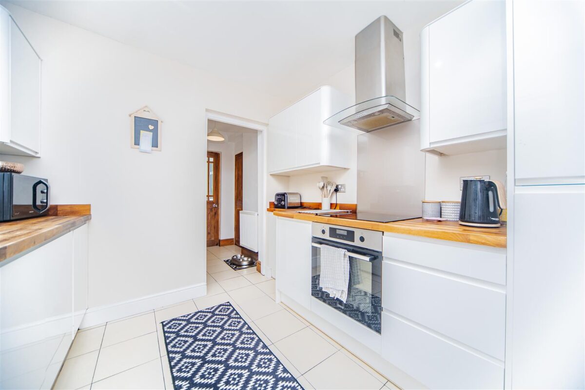 Hawthorn Road, Barry