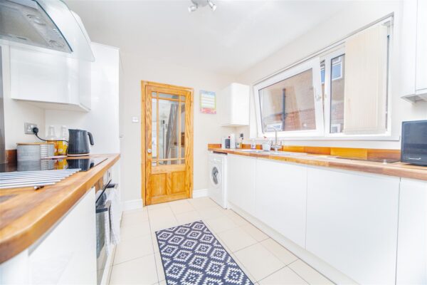 Hawthorn Road, Barry