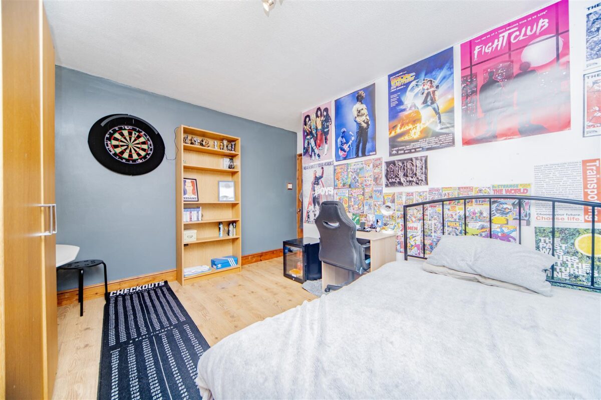 Hawthorn Road, Barry