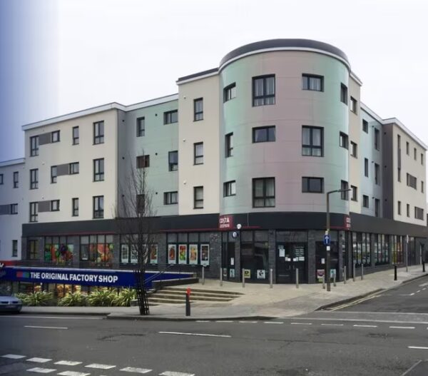 🏢 Turning a Commercial Property into a Short-Term Let: Is It Worth It in Barry?