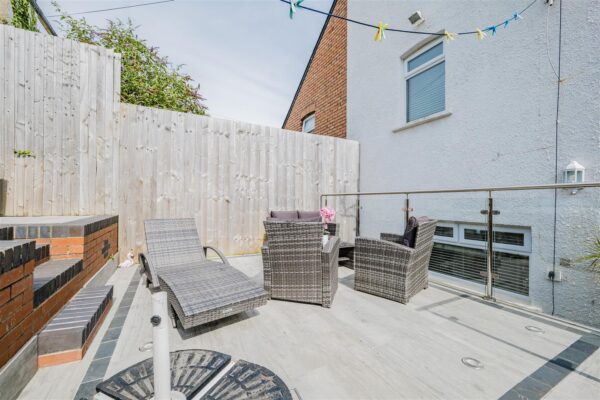 Gladstone Road, Barry