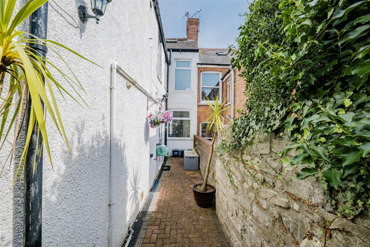 Gladstone Road, Barry