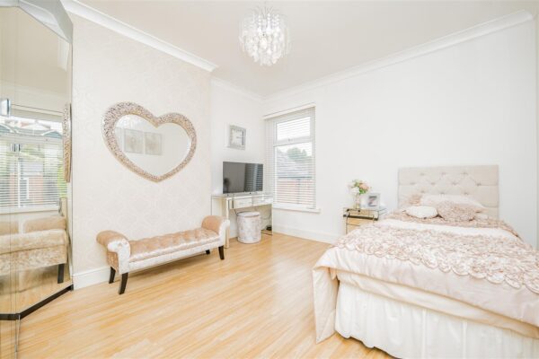 Gladstone Road, Barry