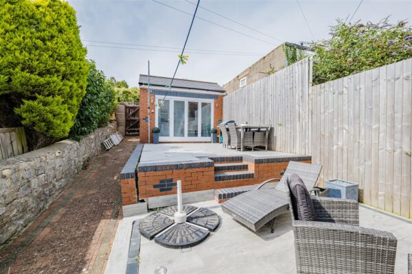 Gladstone Road, Barry