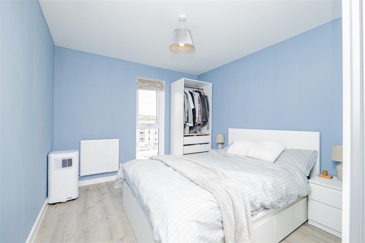 Clos Y Rheilffordd, Barry