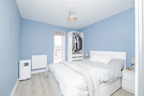 Clos Y Rheilffordd, Barry