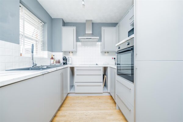 Clos Tyniad Glo, Barry