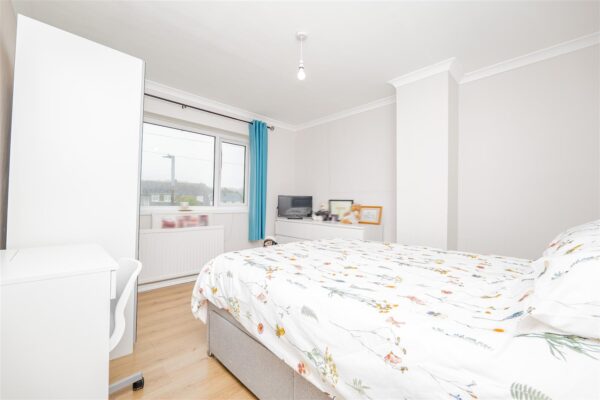 Field View Road, Barry