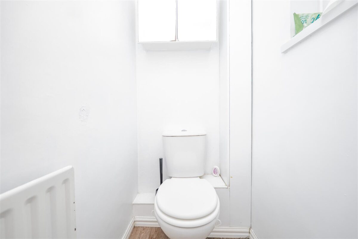 Field View Road, Barry