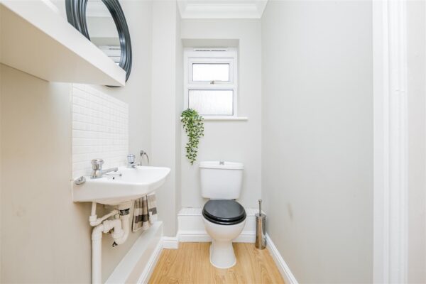 Clos Tyniad Glo, Barry