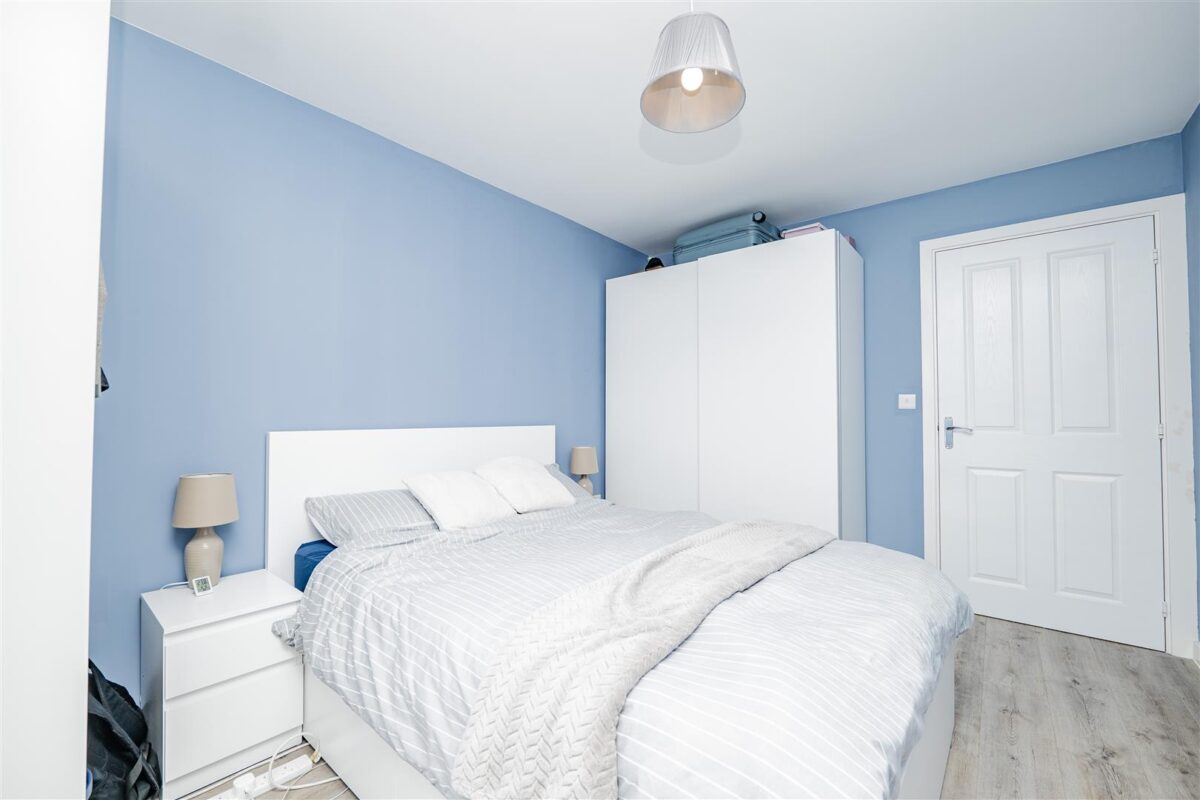 Clos Y Rheilffordd, Barry