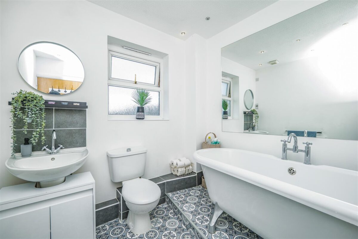 Clos Tyniad Glo, Barry