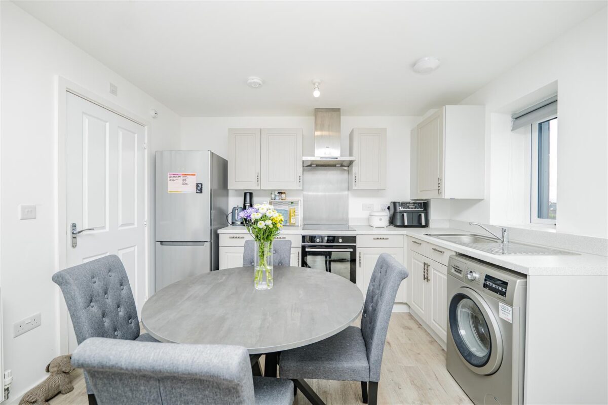 Clos Y Rheilffordd, Barry