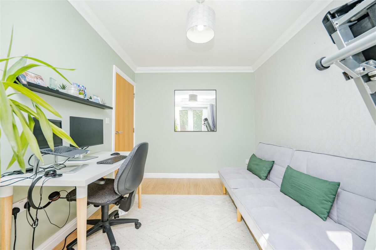 Clos Tyniad Glo, Barry