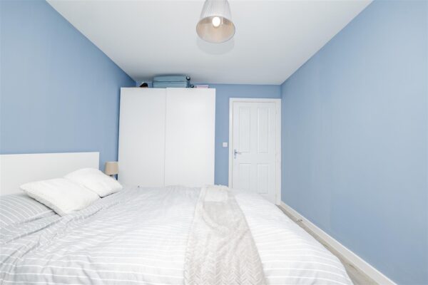 Clos Y Rheilffordd, Barry