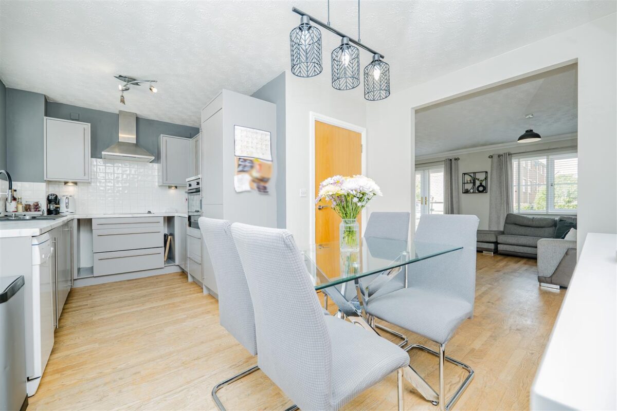 Clos Tyniad Glo, Barry