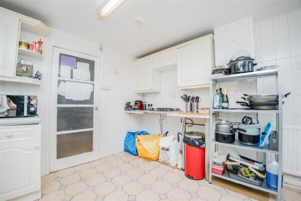 Coldbrook Road East, Barry