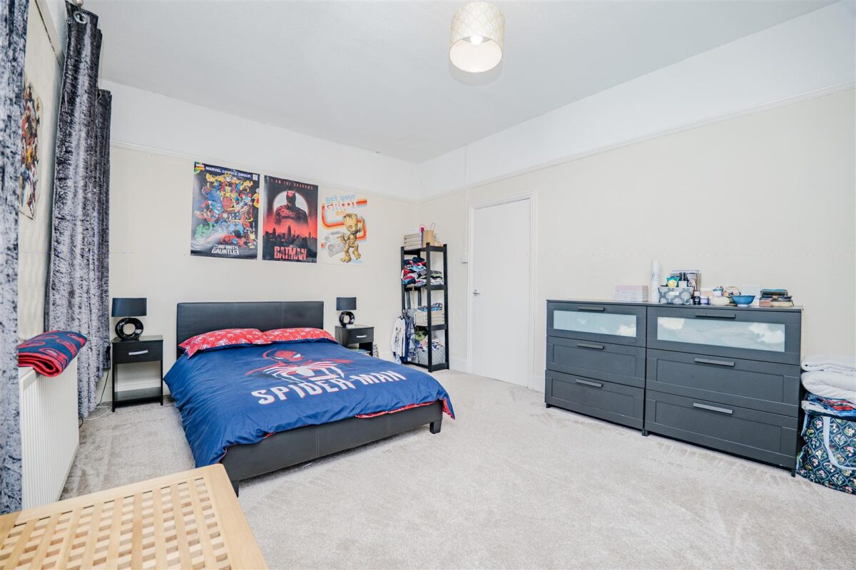 Coldbrook Road East, Barry