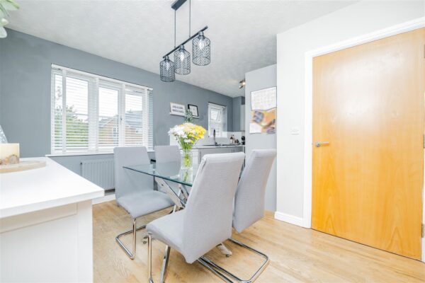 Clos Tyniad Glo, Barry