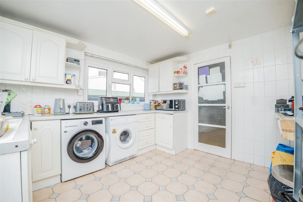 Coldbrook Road East, Barry