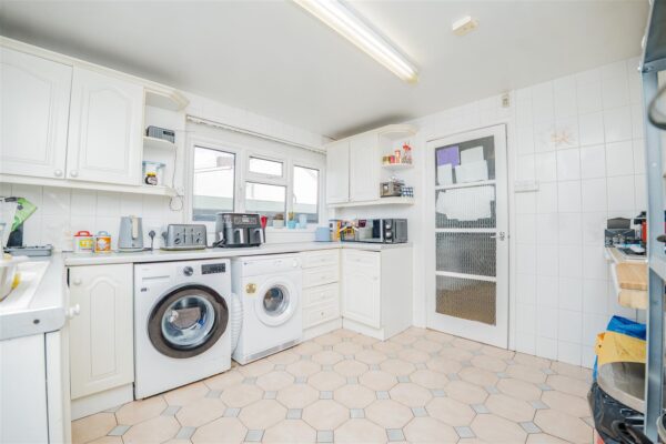 Coldbrook Road East, Barry