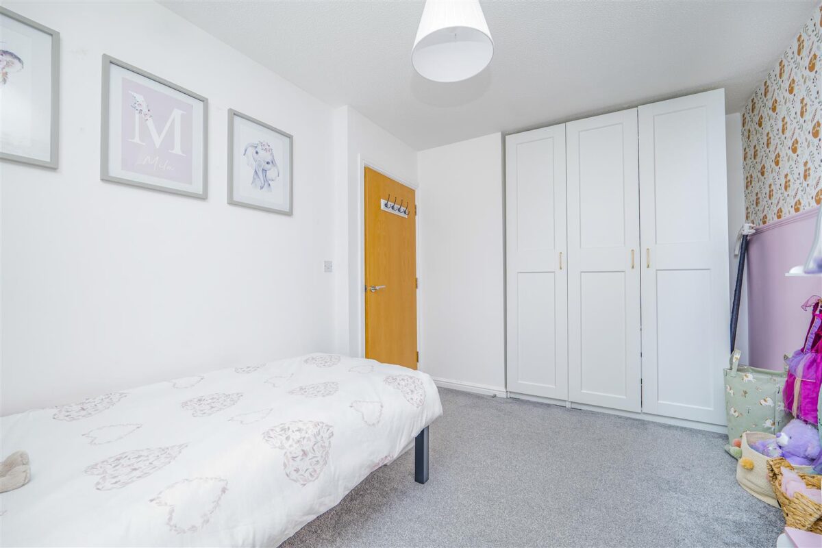 Clos Tyniad Glo, Barry