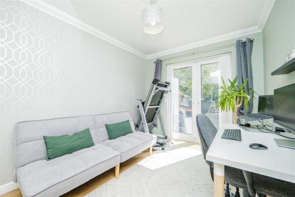 Clos Tyniad Glo, Barry