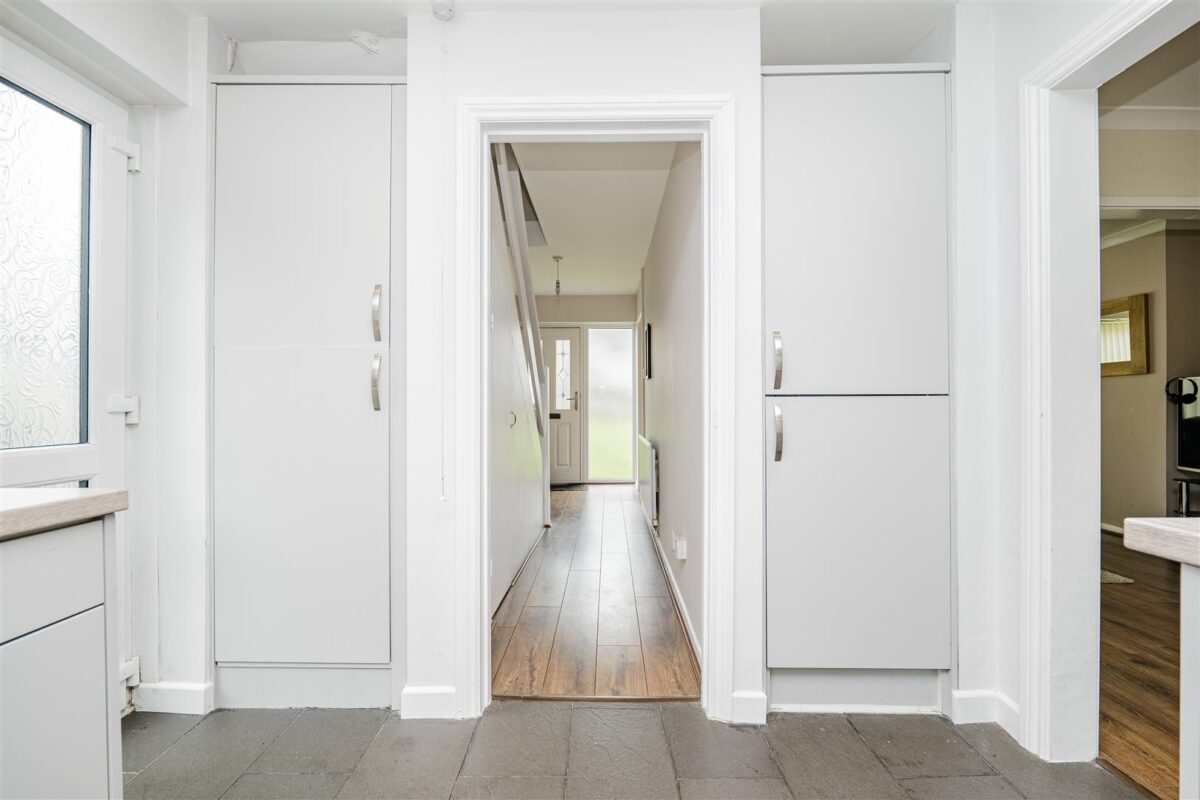 Field View Road, Barry