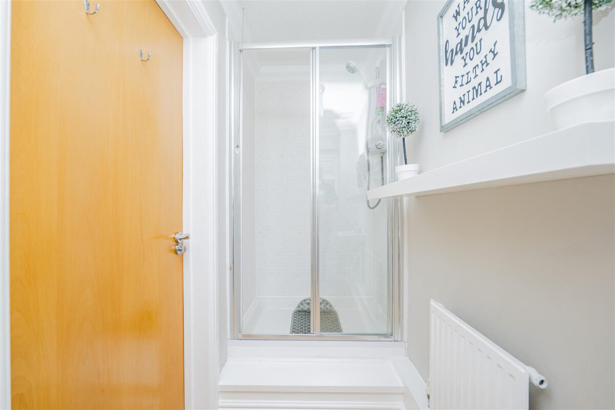 Clos Tyniad Glo, Barry