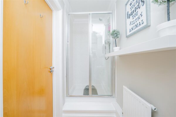 Clos Tyniad Glo, Barry