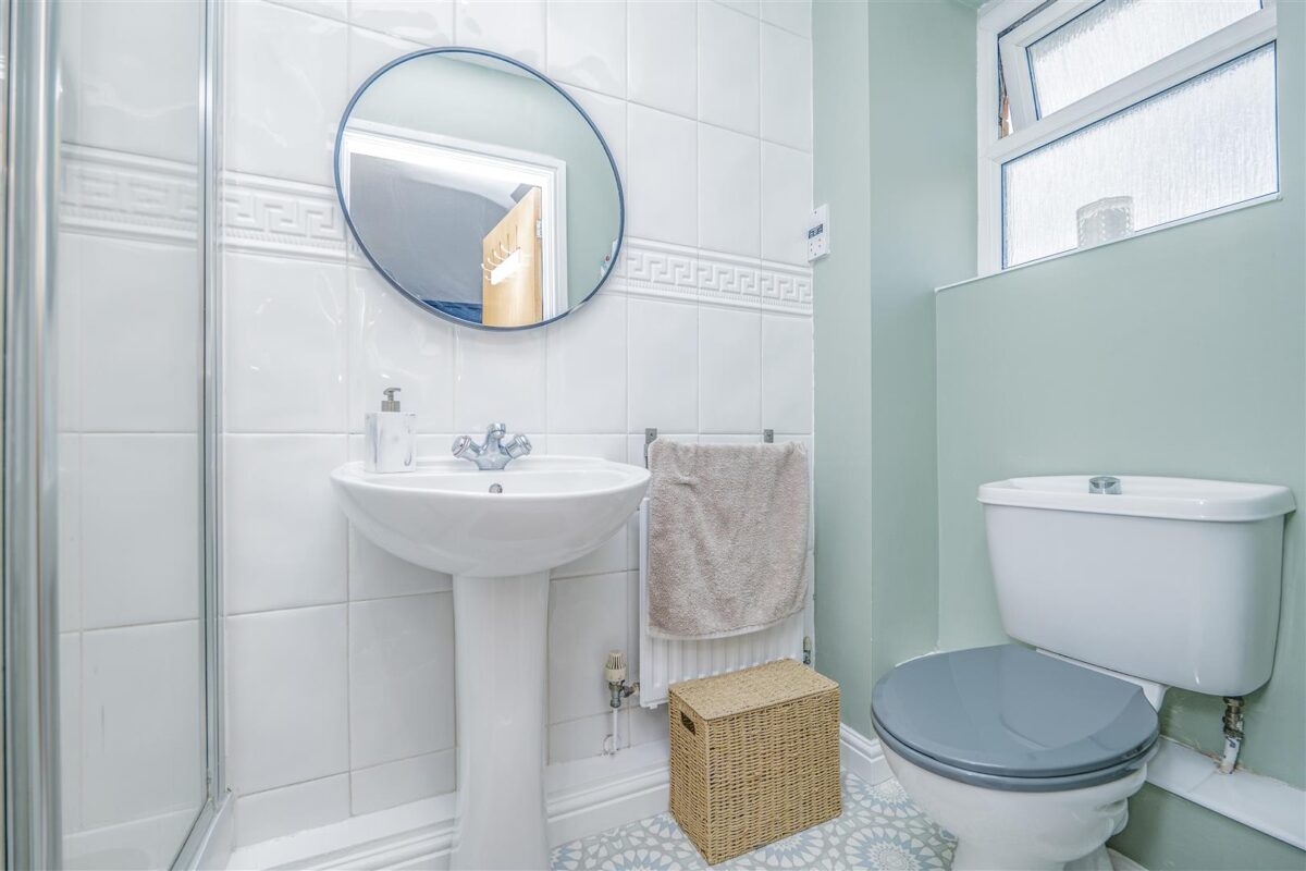 Clos Tyniad Glo, Barry