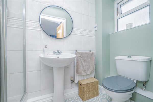 Clos Tyniad Glo, Barry