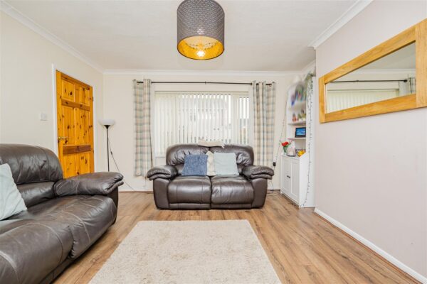 Field View Road, Barry