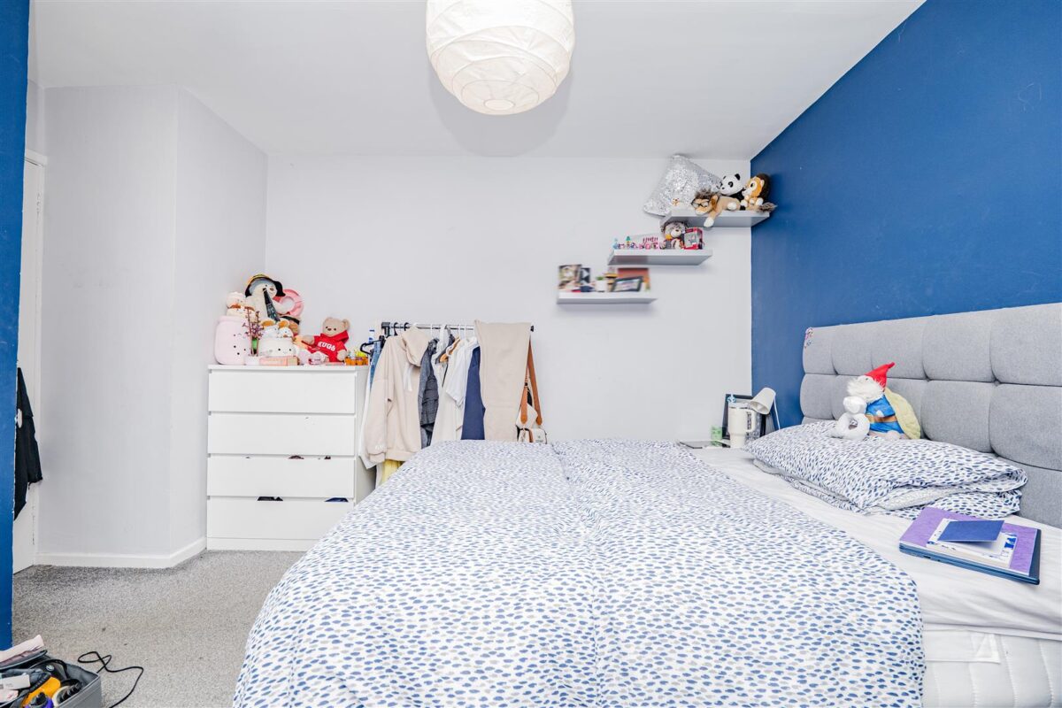 Field View Road, Barry