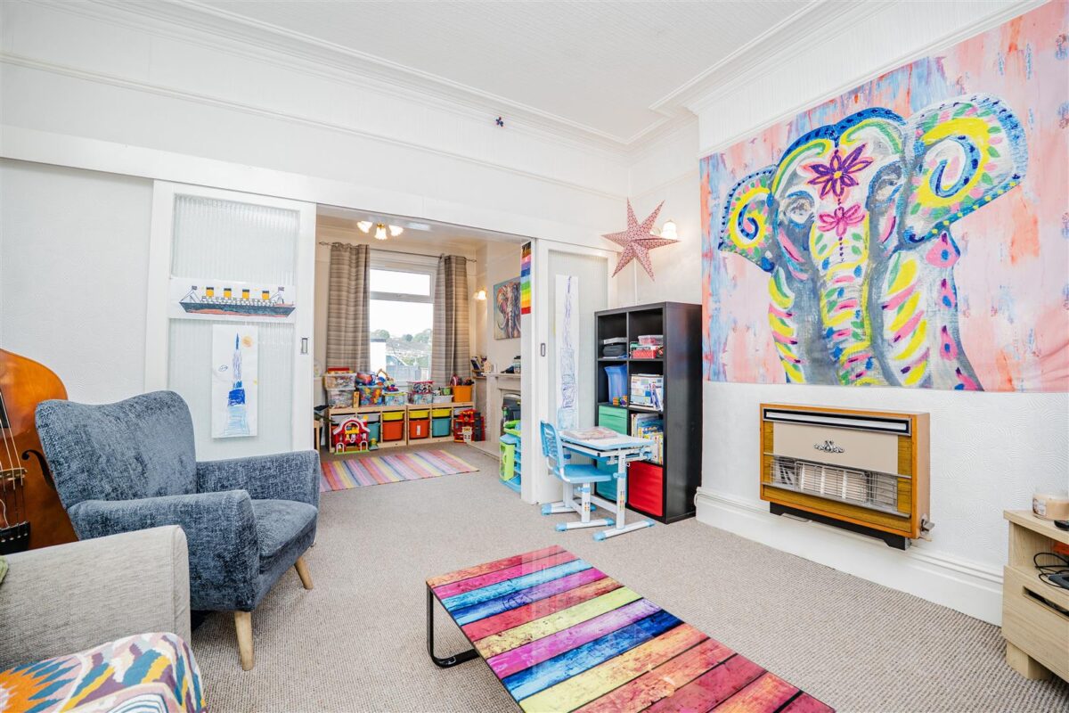 Coldbrook Road East, Barry