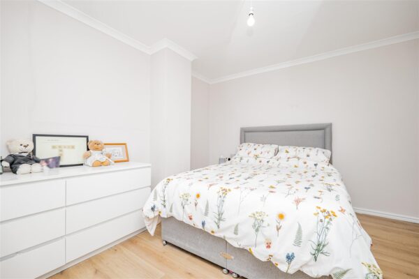 Field View Road, Barry