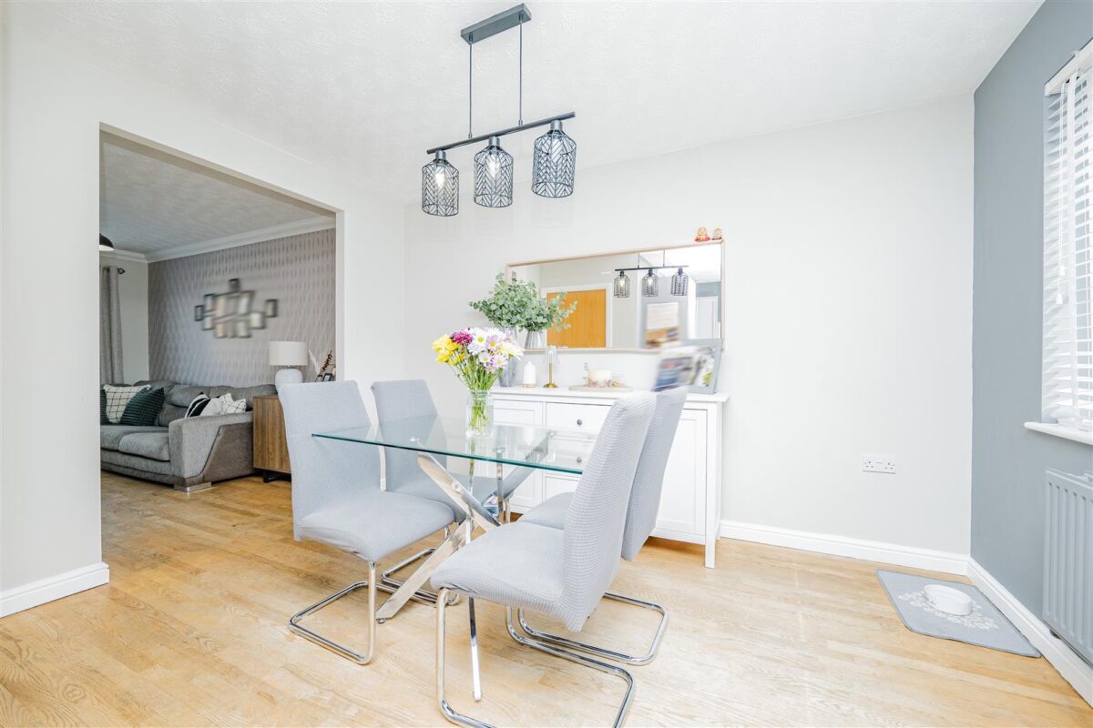 Clos Tyniad Glo, Barry