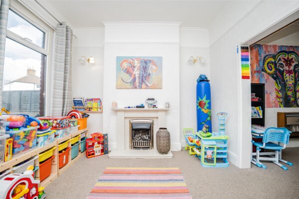 Coldbrook Road East, Barry