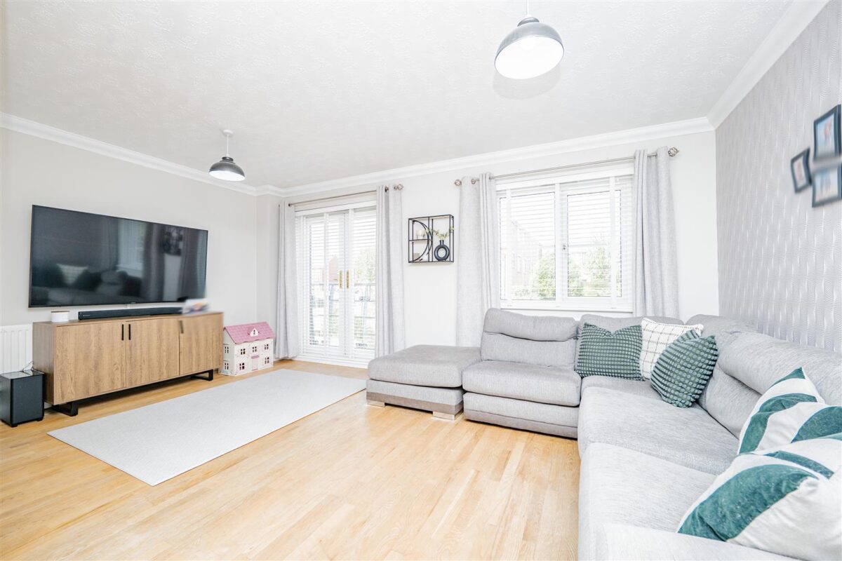 Clos Tyniad Glo, Barry