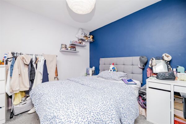 Field View Road, Barry