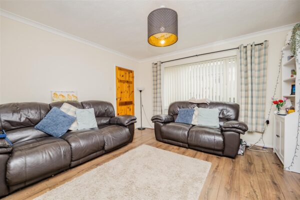 Field View Road, Barry