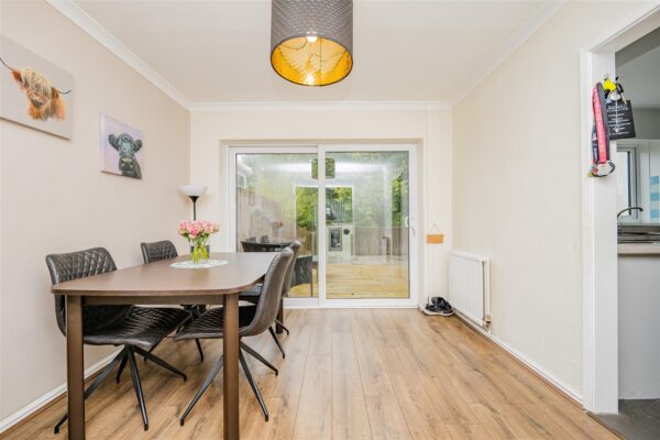 Field View Road, Barry