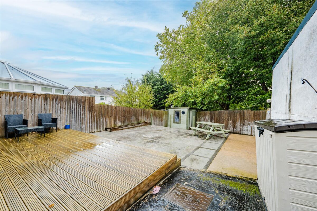 Field View Road, Barry