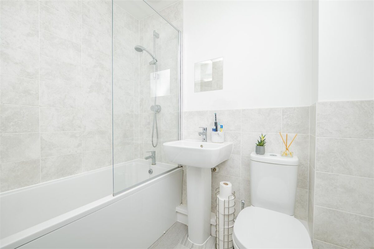 Clos Y Rheilffordd, Barry