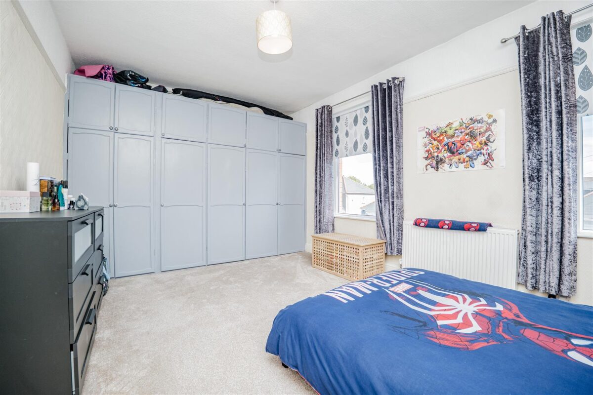 Coldbrook Road East, Barry