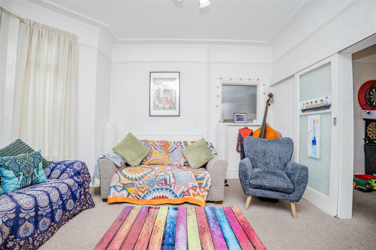 Coldbrook Road East, Barry